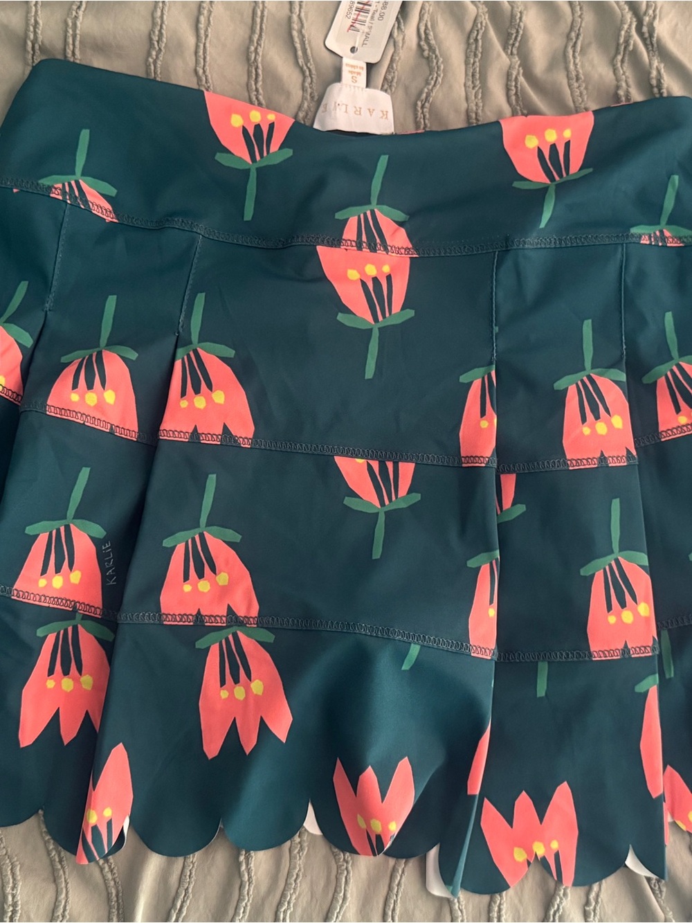 Karlie scallop athletic Kourt skirt skort size small NWT floral
